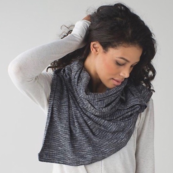 lululemon athletica Accessories - Lululemon Vinyasa Scarf Coco Pique Black White EUC